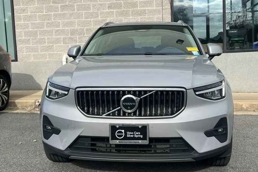 2023 Volvo XC40 Ultimate photo 1