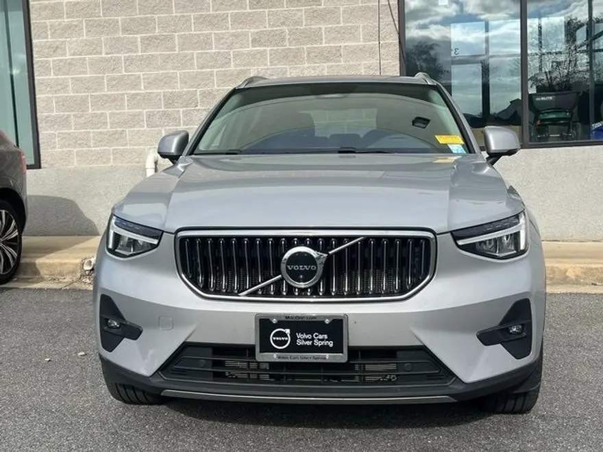 2023 Volvo XC40 Ultimate photo 1