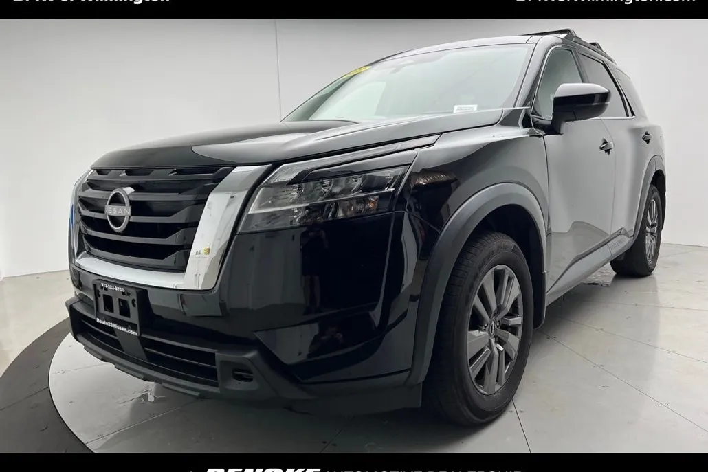 2022 Nissan Pathfinder SV photo 1