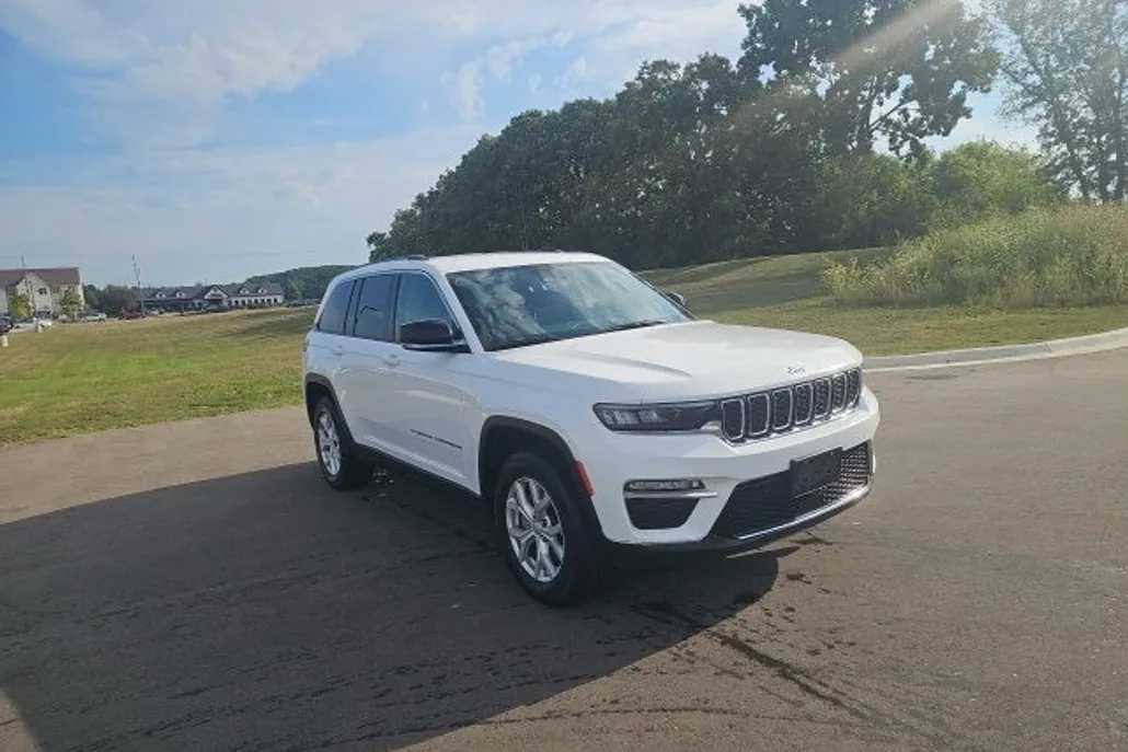 2023 Jeep Grand Cherokee Limited photo 1