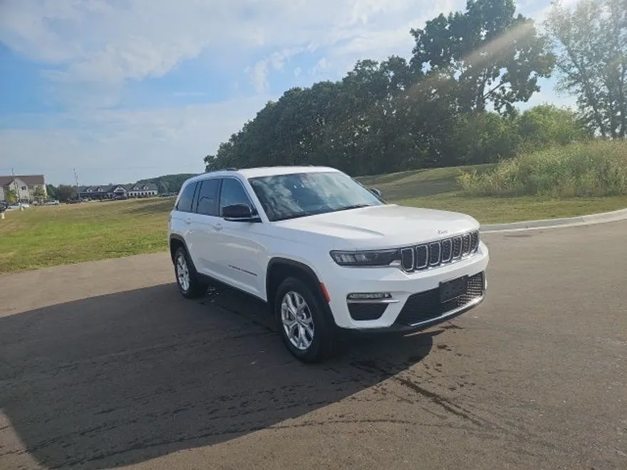 2023 Jeep Grand Cherokee Limited photo 1