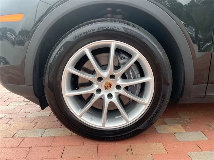 2024 Porsche Cayenne Base photo 1