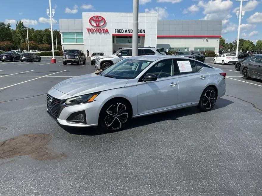 2024 Nissan Altima 2.5 SR photo 1