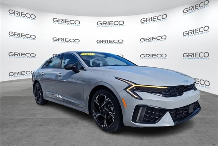 2025 Kia K5 GT-Line photo 1