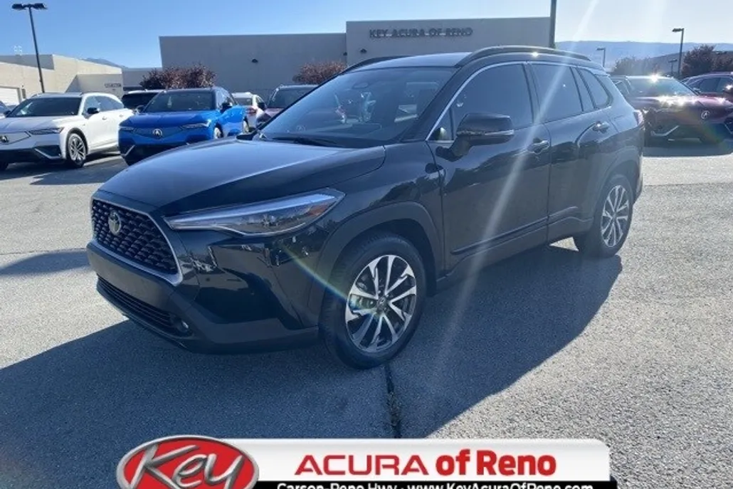 2023 Toyota Corolla Cross XLE photo 1