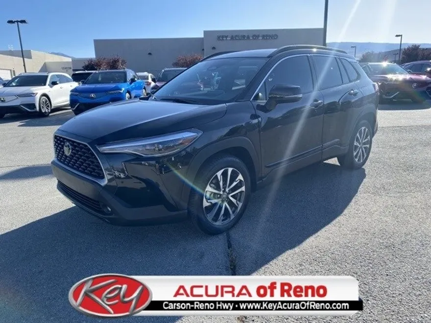 2023 Toyota Corolla Cross XLE photo 1