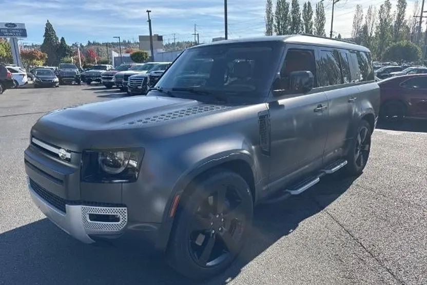 2023 Land Rover Defender 130 First Edition photo 1