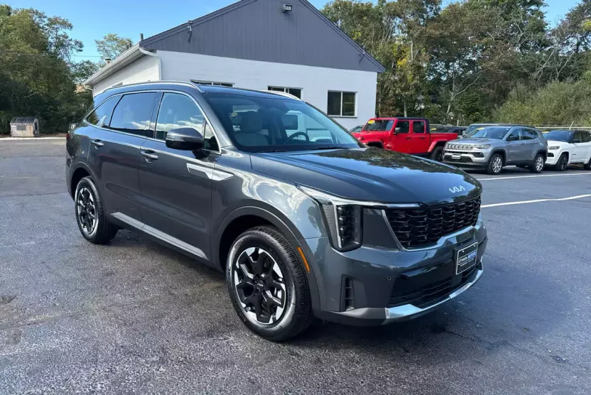 2024 Kia Sorento S photo 1