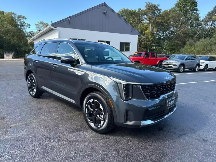 2024 Kia Sorento S photo 1