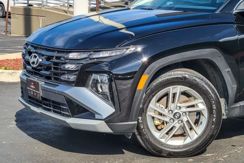 2025 Hyundai Tucson SE photo 1