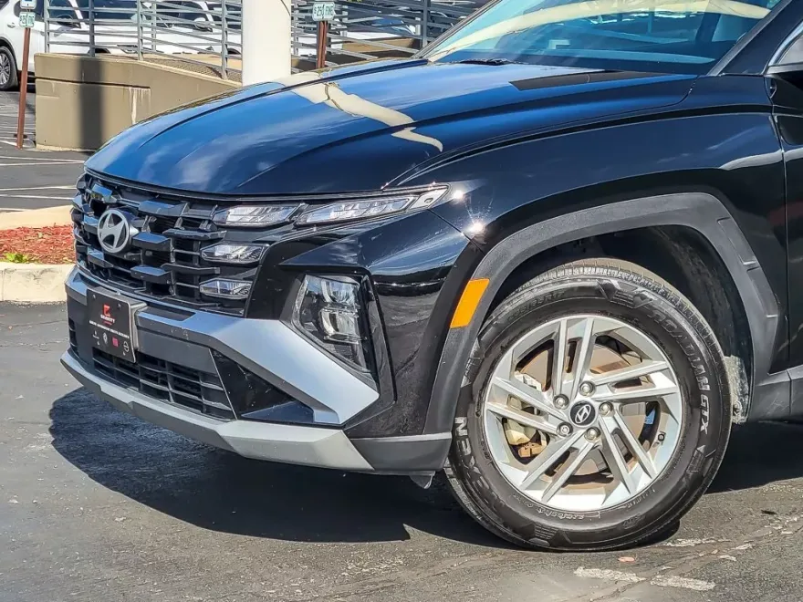 2025 Hyundai Tucson SE photo 1