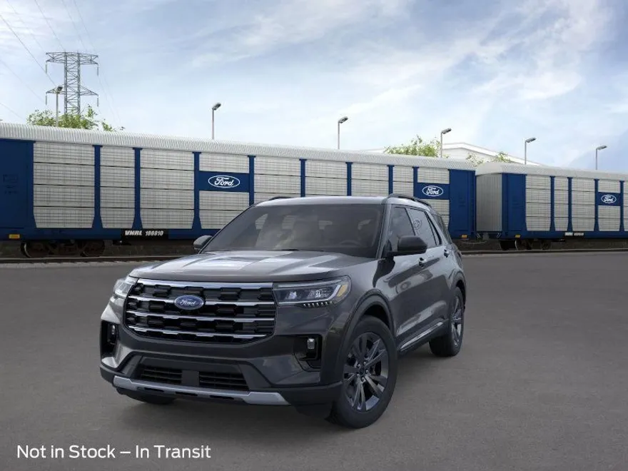 2025 Ford Explorer photo 1