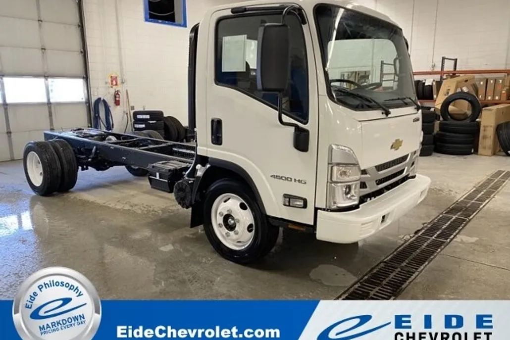 2025 Chevrolet Silverado 4500HD photo 1