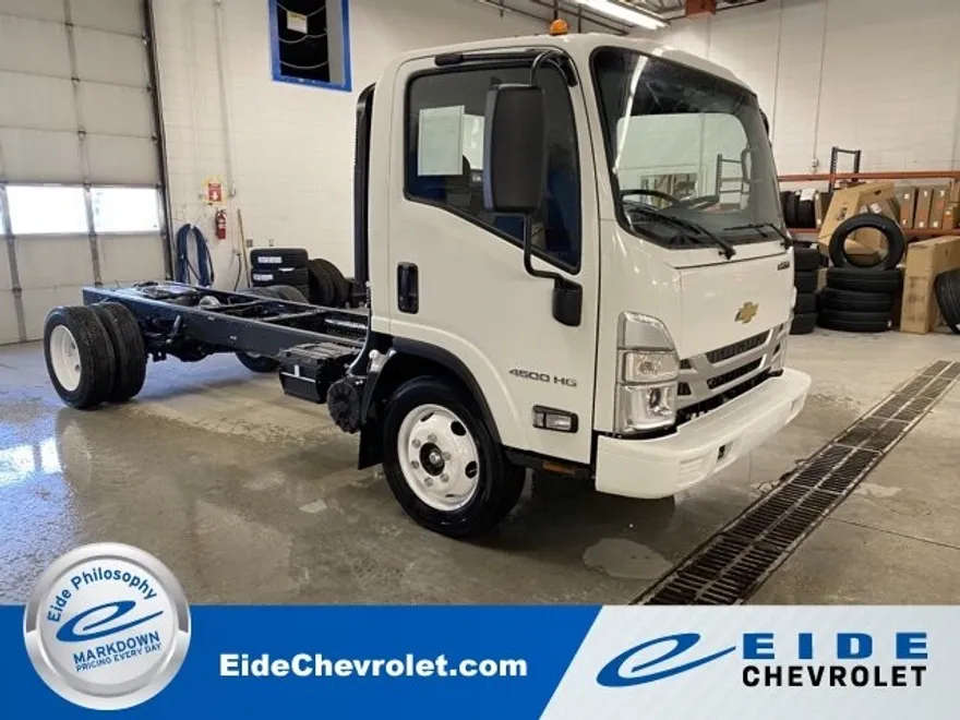 2025 Chevrolet Silverado 4500HD photo 1