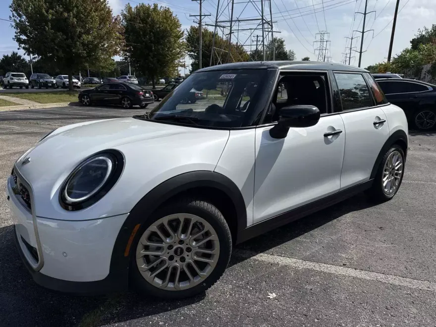 2026 Mini Cooper S Iconic photo 1