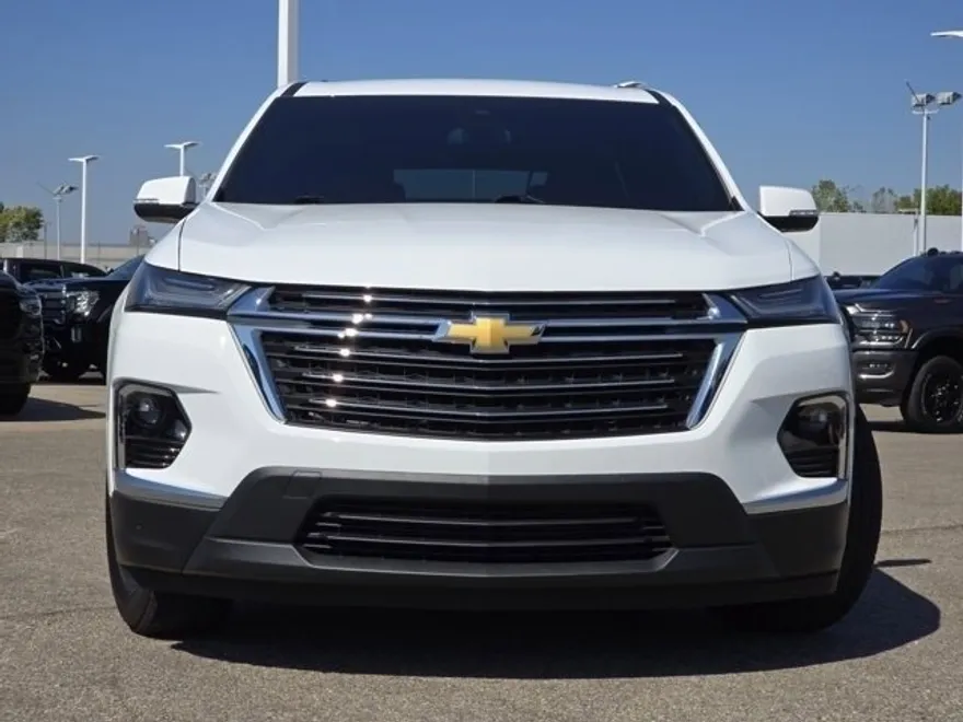 2024 Chevrolet Traverse Cloth photo 1