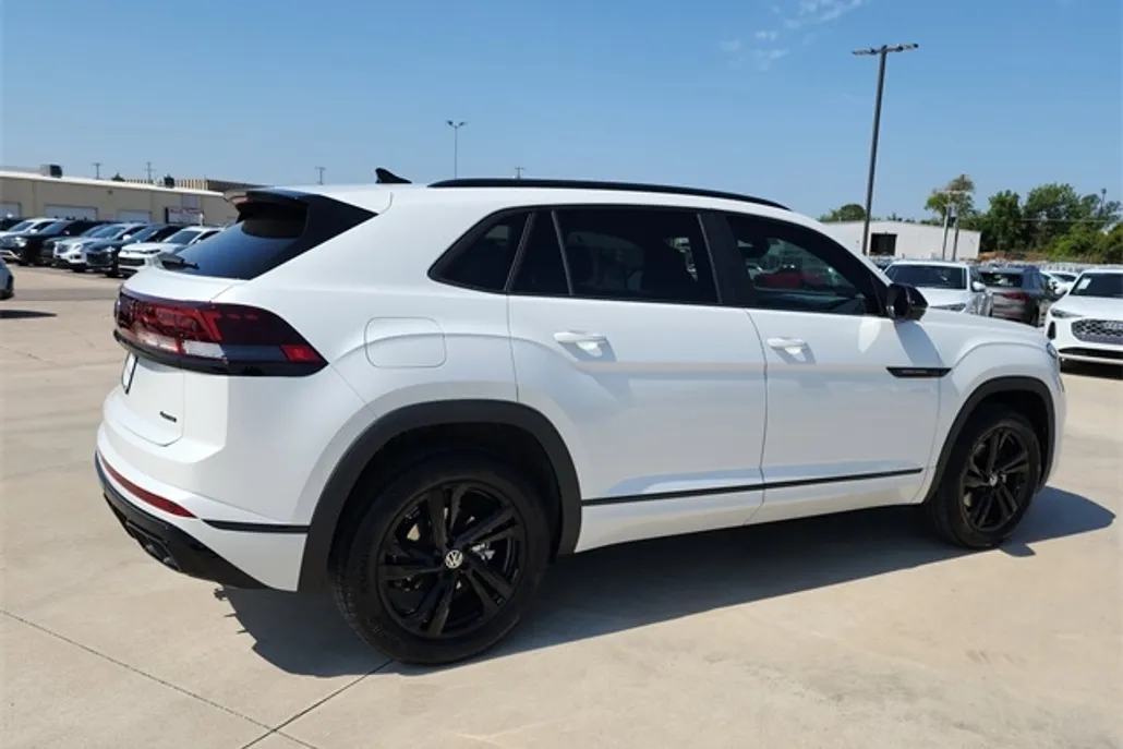 2026 Volkswagen Atlas Cross Sport SEL R-Line photo 1