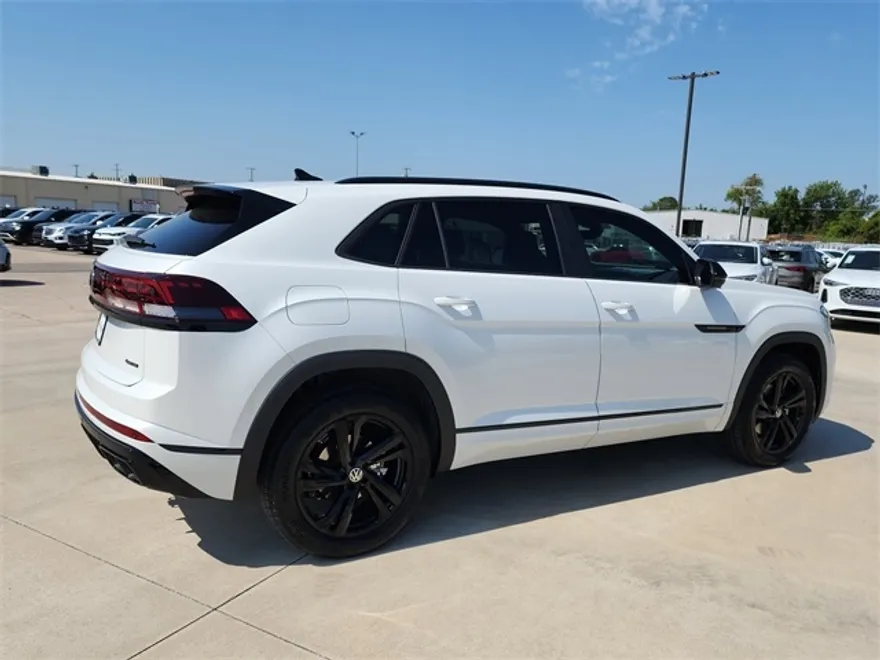 2026 Volkswagen Atlas Cross Sport SEL R-Line photo 1