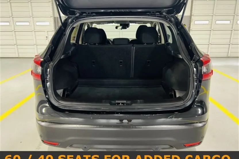 2022 Nissan Rogue Sport S photo 1