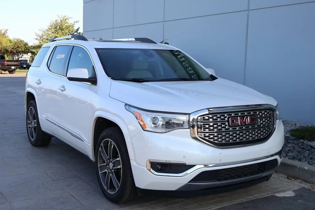 2019 Gmc Acadia Denali photo 1