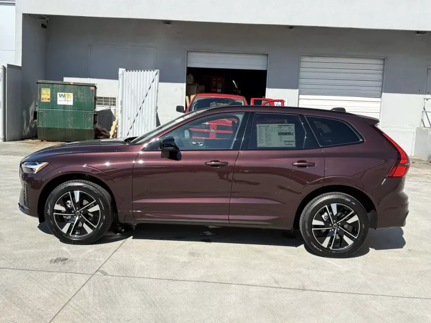 2026 Volvo XC60 Core B5 photo 1