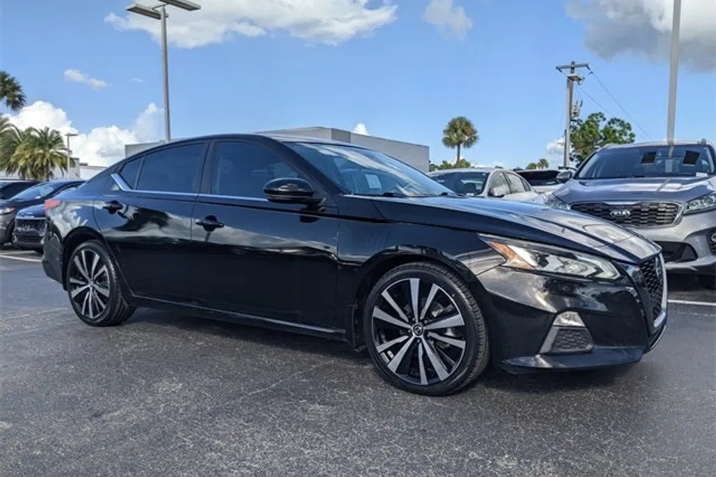 2021 Nissan Altima SR photo 1