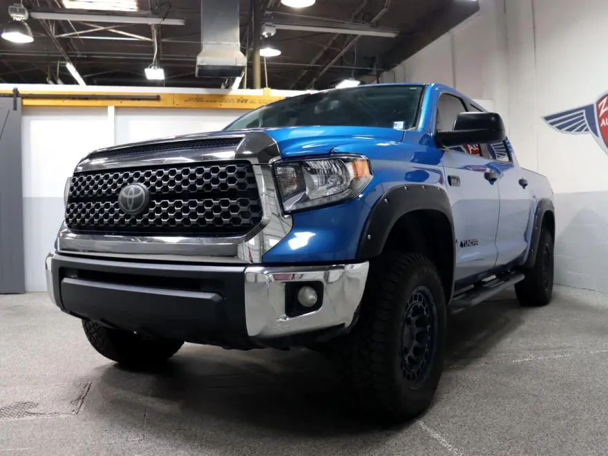 2018 Toyota Tundra CrewMax SR5 photo 1