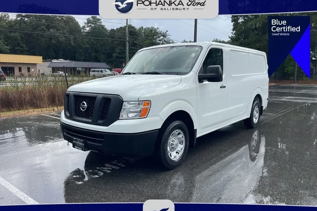 2017 Nissan NV2500 HD SV photo 1