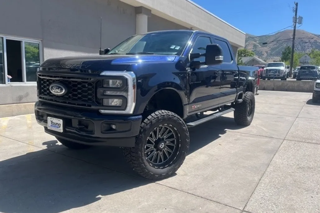 2024 Ford F-350 Lariat photo 1