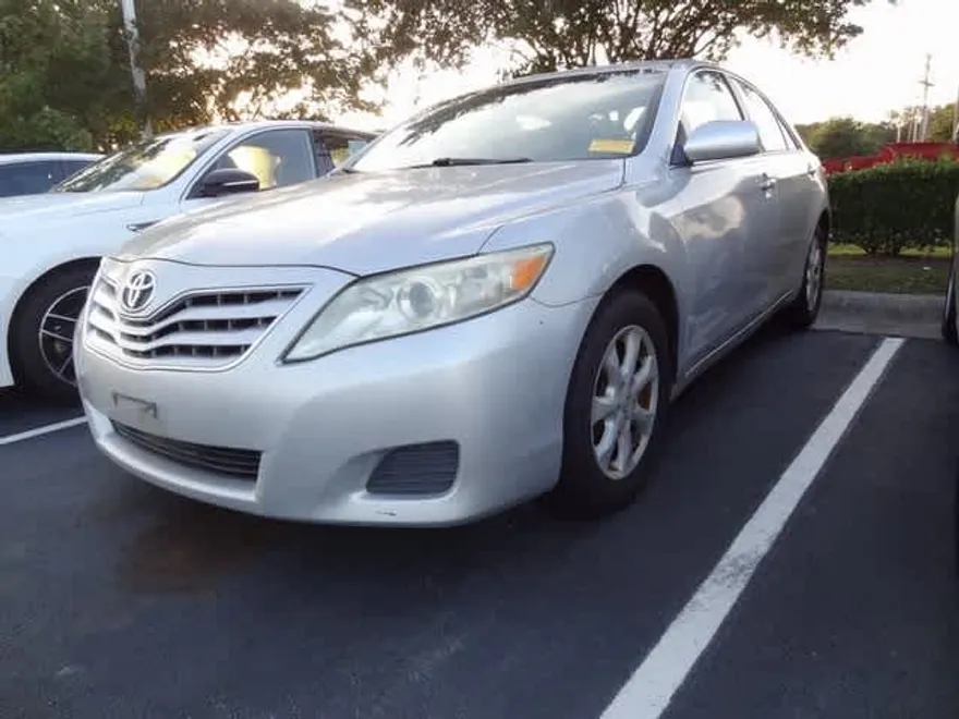 2011 Toyota Camry LE photo 1