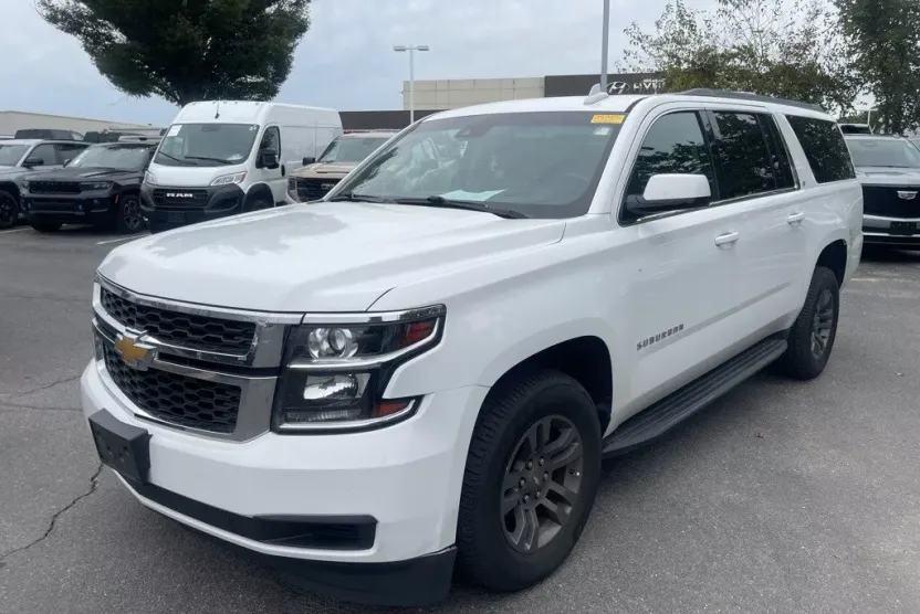 2018 Chevrolet Suburban LT photo 1