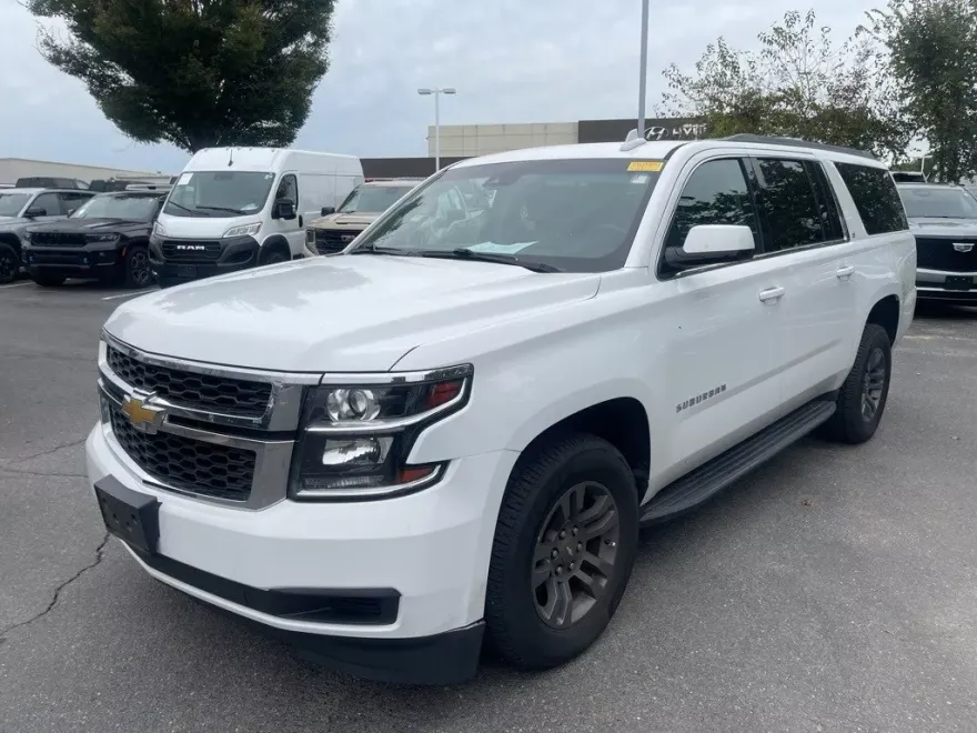 2018 Chevrolet Suburban LT photo 1