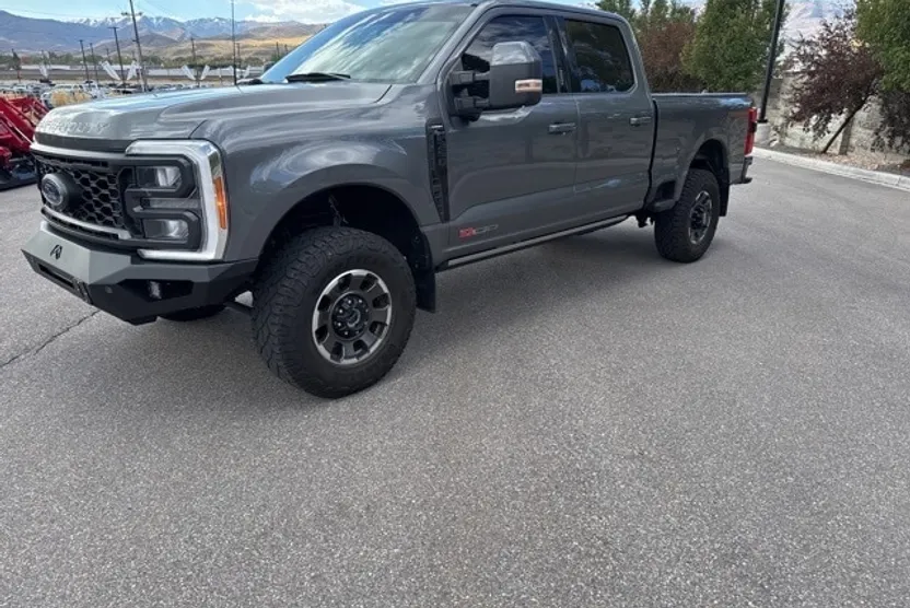 2023 Ford F-350 Lariat photo 1