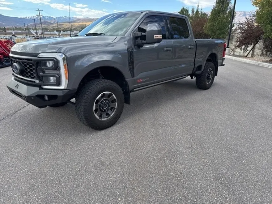 2023 Ford F-350 Lariat photo 1
