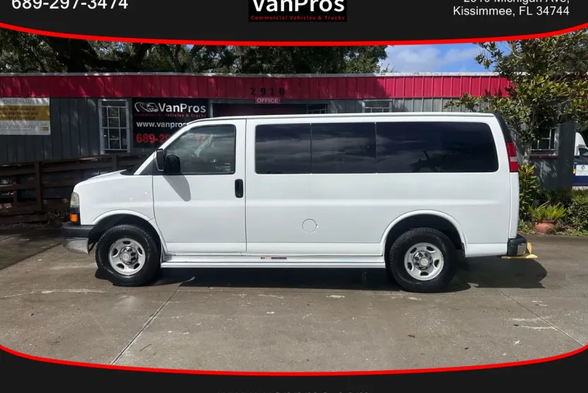 2012 Chevrolet Express 2500 Passenger LT Van photo 1