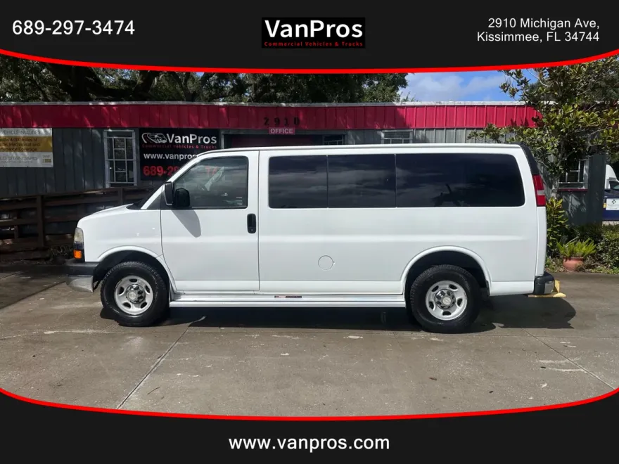 2012 Chevrolet Express 2500 Passenger LT Van photo 1