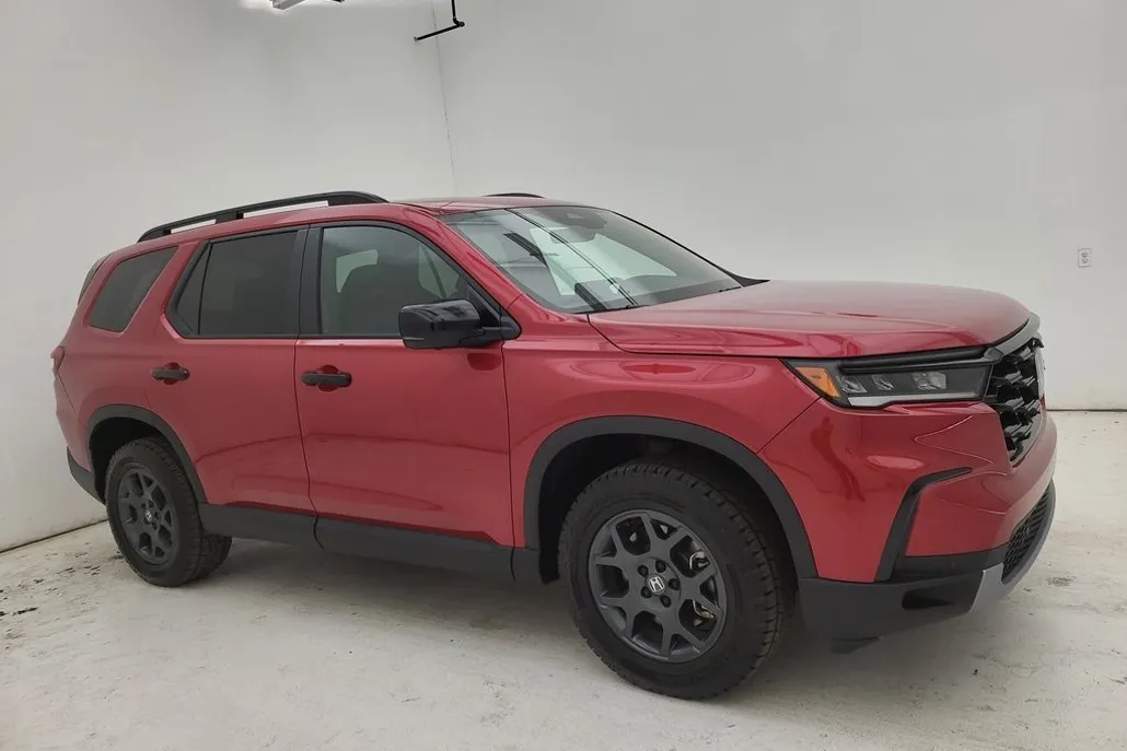 2025 Honda Pilot TrailSport photo 1