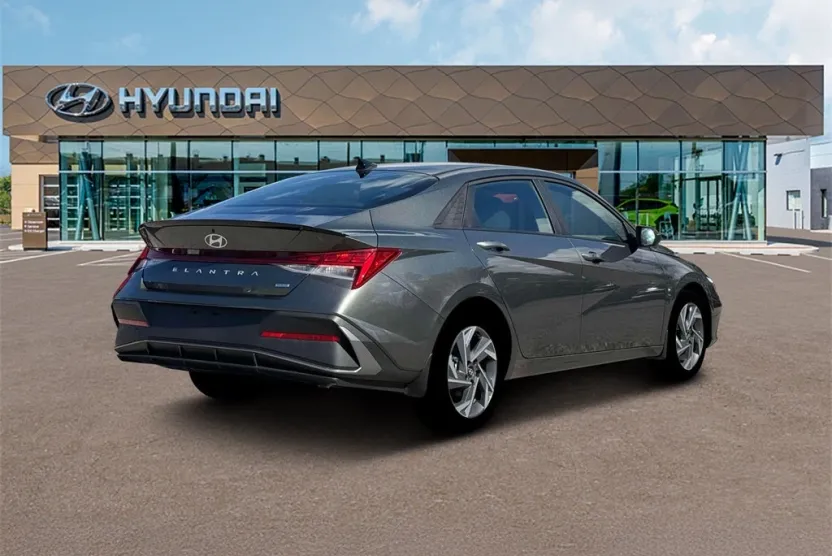 2025 Hyundai Elantra Hybrid photo 1