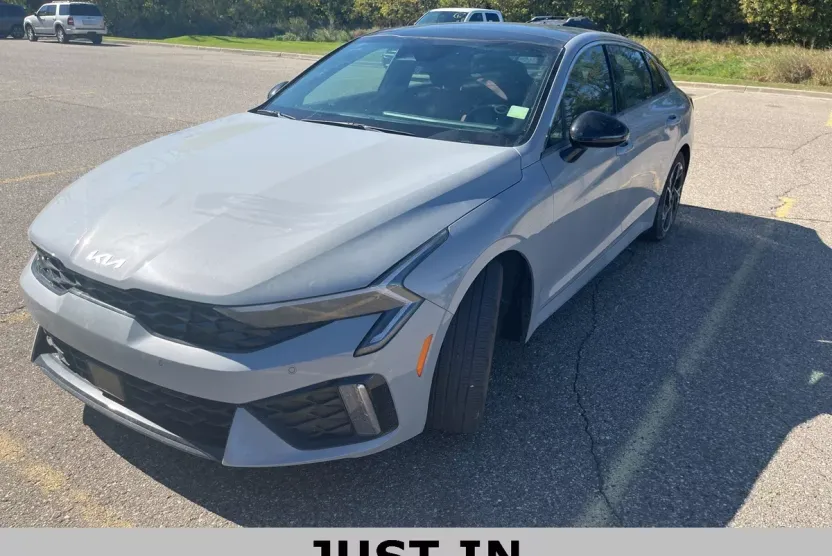 2025 Kia K5 GT-Line photo 1