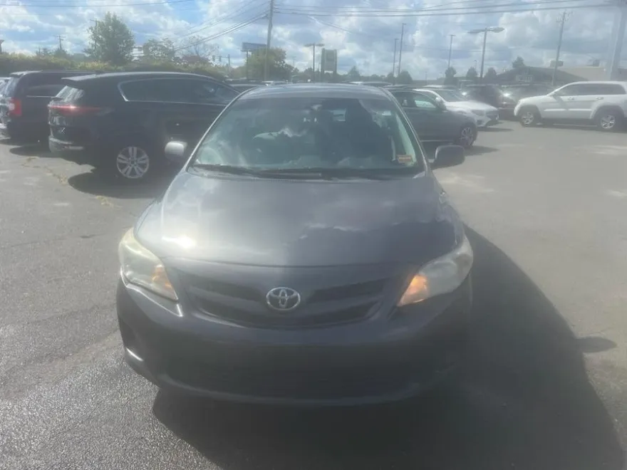 2013 Toyota Corolla LE photo 1