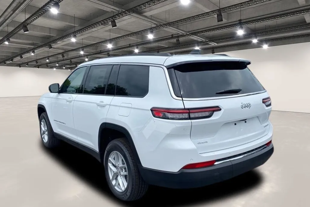 2025 Jeep Grand Cherokee Laredo X photo 1