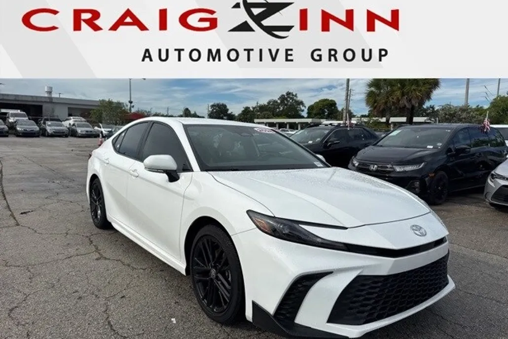 2025 Toyota Camry SE photo 1