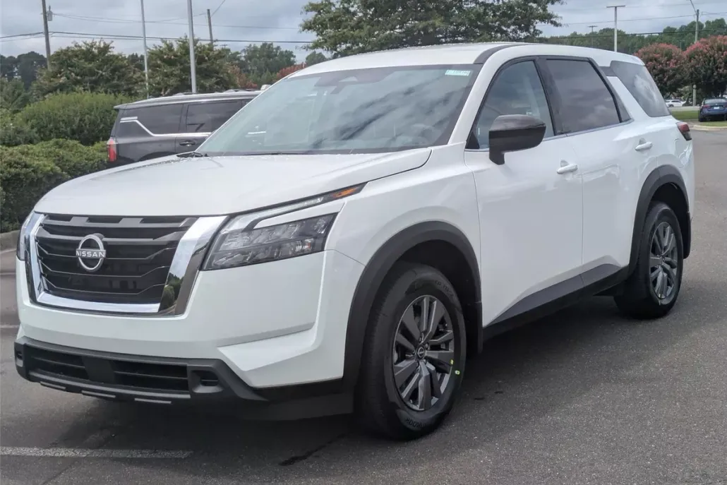 2025 Nissan Pathfinder S photo 1