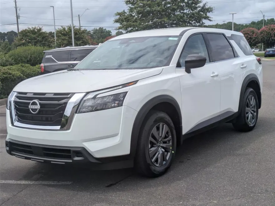 2025 Nissan Pathfinder S photo 1