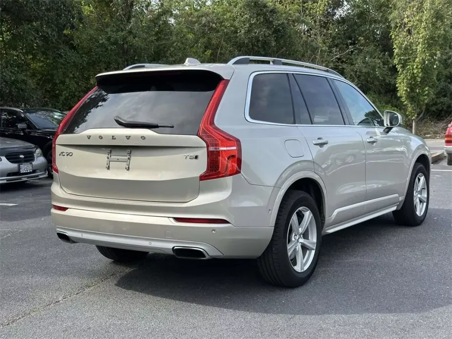 2016 Volvo XC90 T5 Momentum photo 1