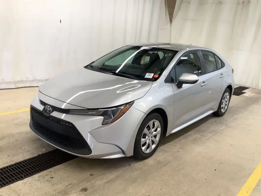 2022 Toyota Corolla LE photo 1