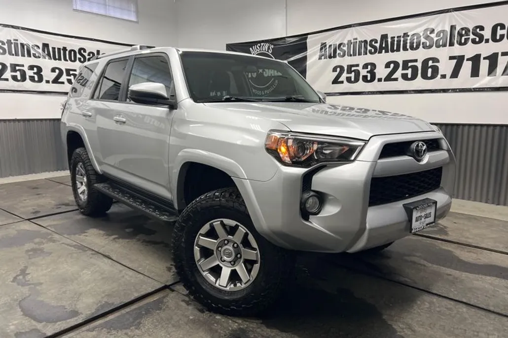 2019 Toyota 4Runner SR5 photo 1