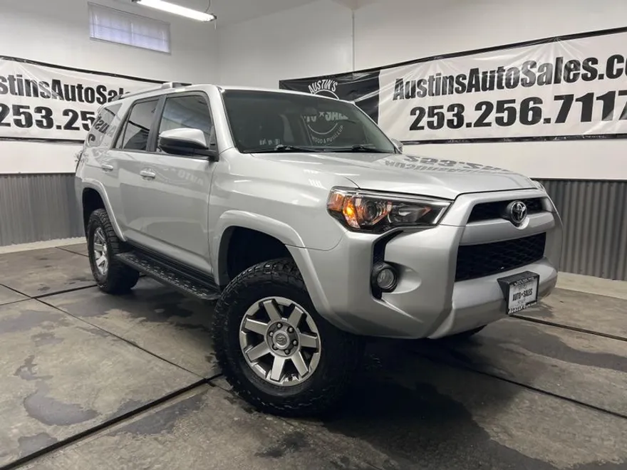 2019 Toyota 4Runner SR5 photo 1