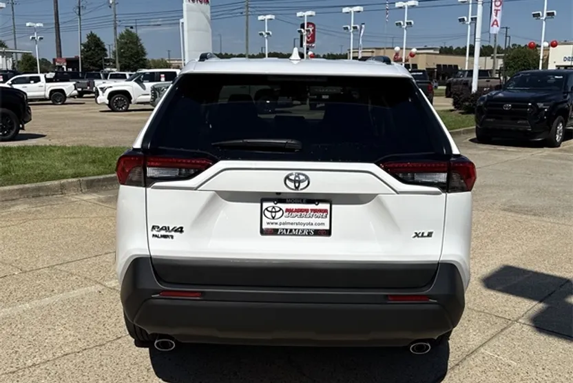 2025 Toyota RAV4 XLE photo 1