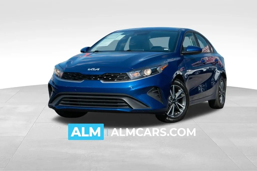 2023 Kia Forte LXS photo 1